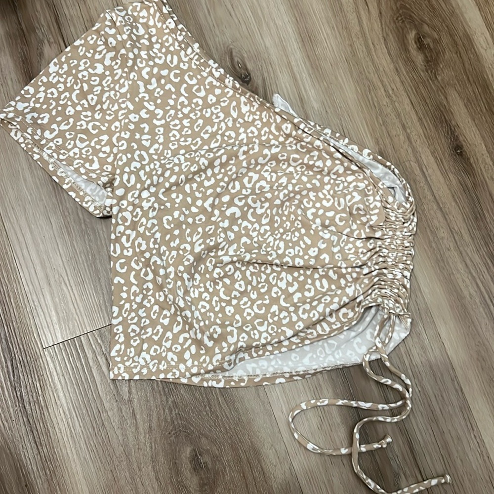 lelis collection! cheetah crop top! size small!